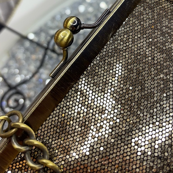 Express gold sequined evening bag clutch EUC - Picture 4 of 13